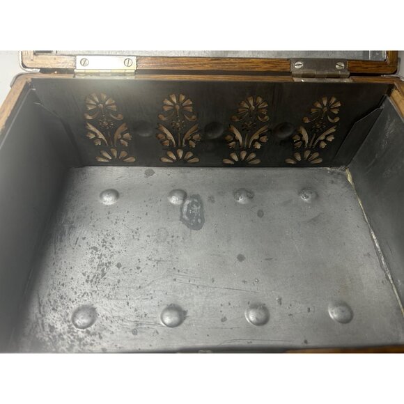 Cigar Box - Antique circa 1890s - Tiger Oak with Metal Ornate Corner Mounts - Picture 12 of 16